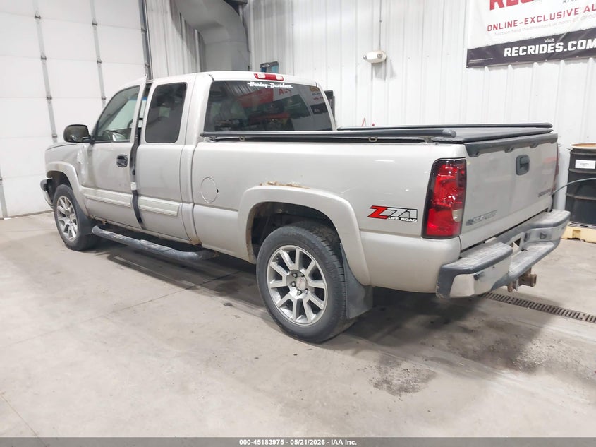 2005 CHEVROLET SILVERADO PICKUP 5.3L V-8 310HP