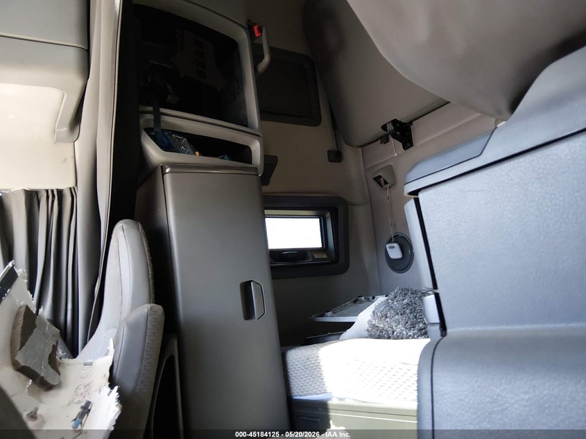 2022 VOLVO VNL auction photo 6