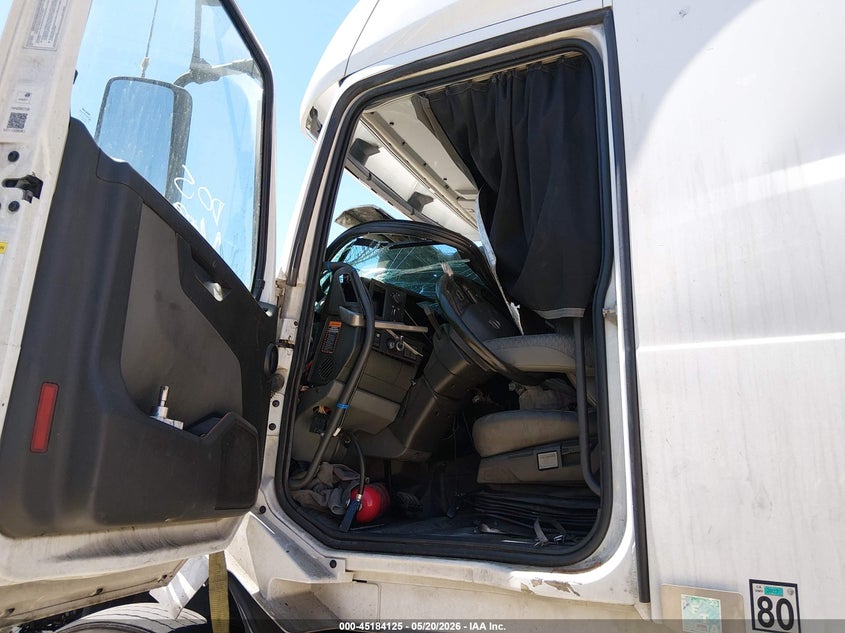 2022 VOLVO VNL auction photo 7