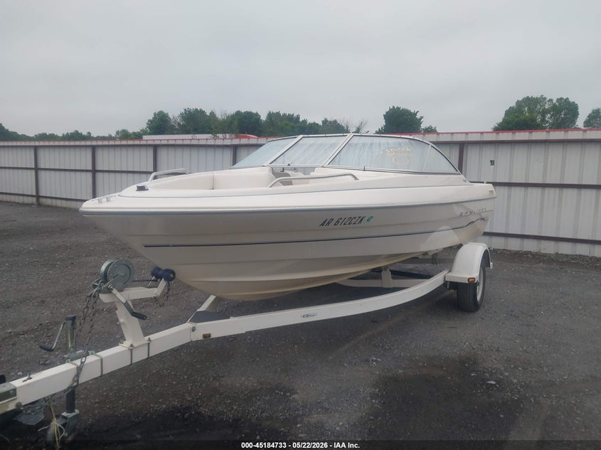 2001 BAYLINER 1950 CAPRI CLASSIC auction photo 2