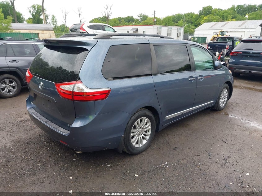 2015 TOYOTA SIENNA auction photo 4