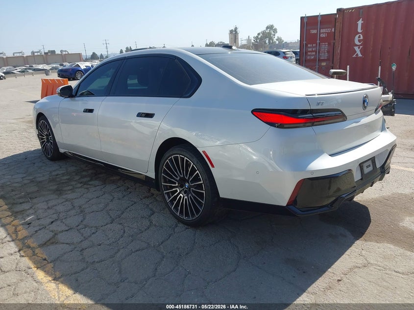 2025 BMW I7 auction photo 3
