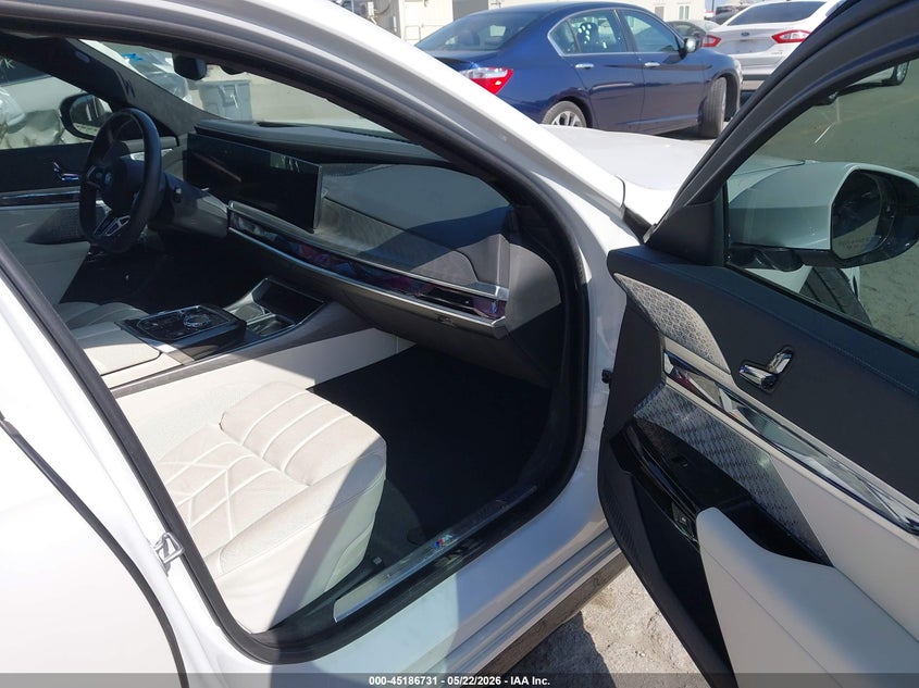 2025 BMW I7 auction photo 5