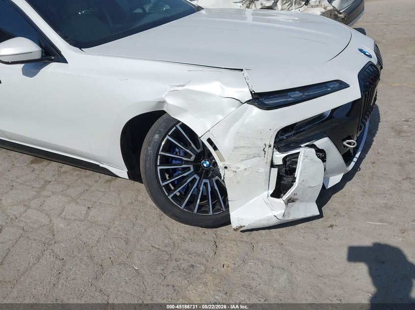 2025 BMW I7 auction photo 6