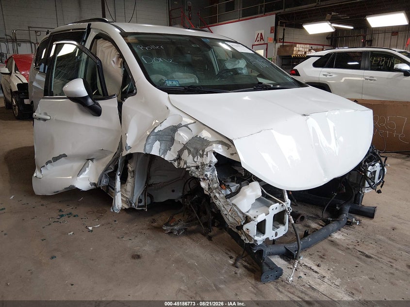 2020 CHRYSLER VOYAGER auction photo 1