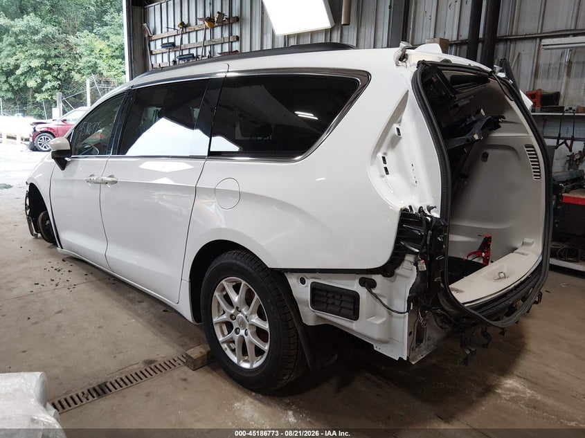 2020 CHRYSLER VOYAGER auction photo 3