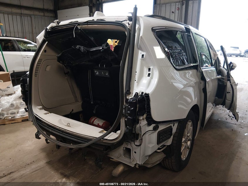 2020 CHRYSLER VOYAGER auction photo 4