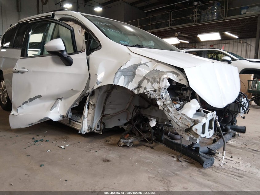 2020 CHRYSLER VOYAGER auction photo 6