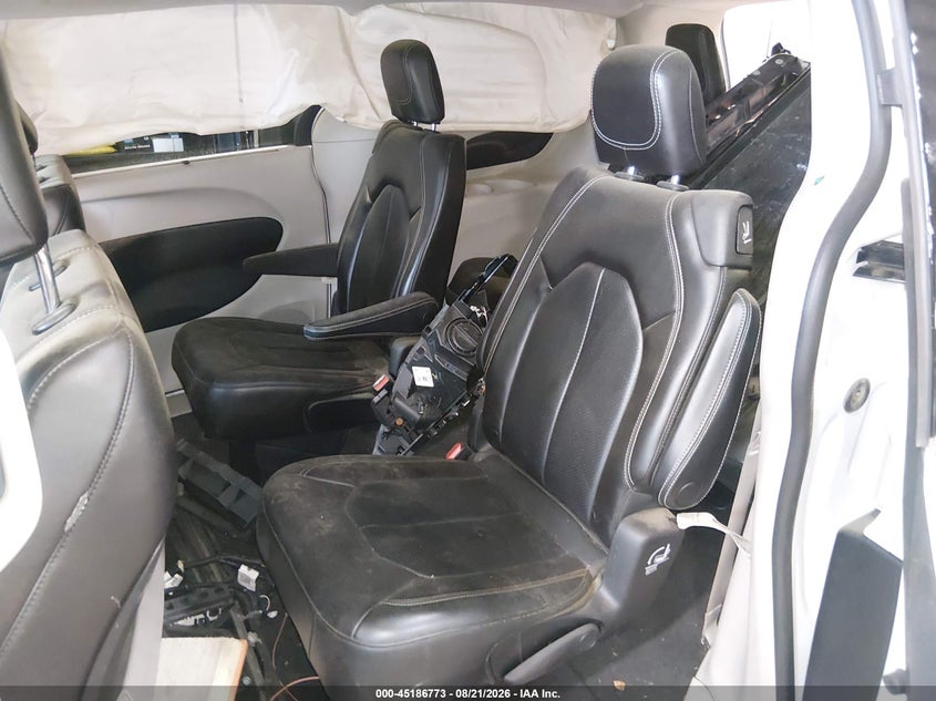 2020 CHRYSLER VOYAGER auction photo 8