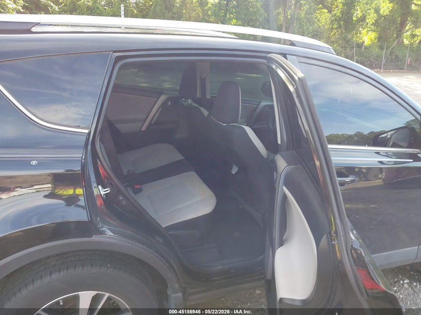 2017 TOYOTA RAV4 auction photo 8