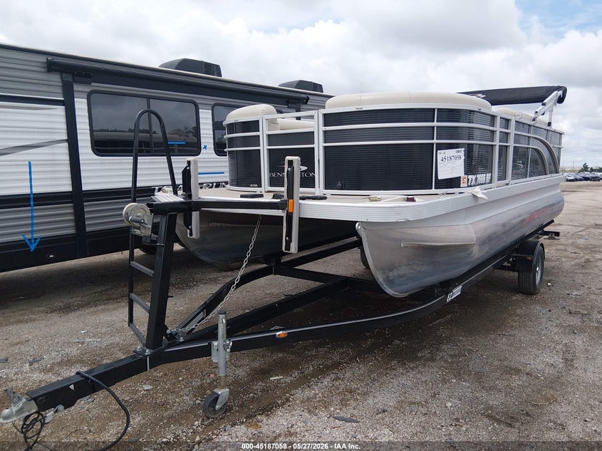 2018 BENNINGTON OTHER auction photo 2