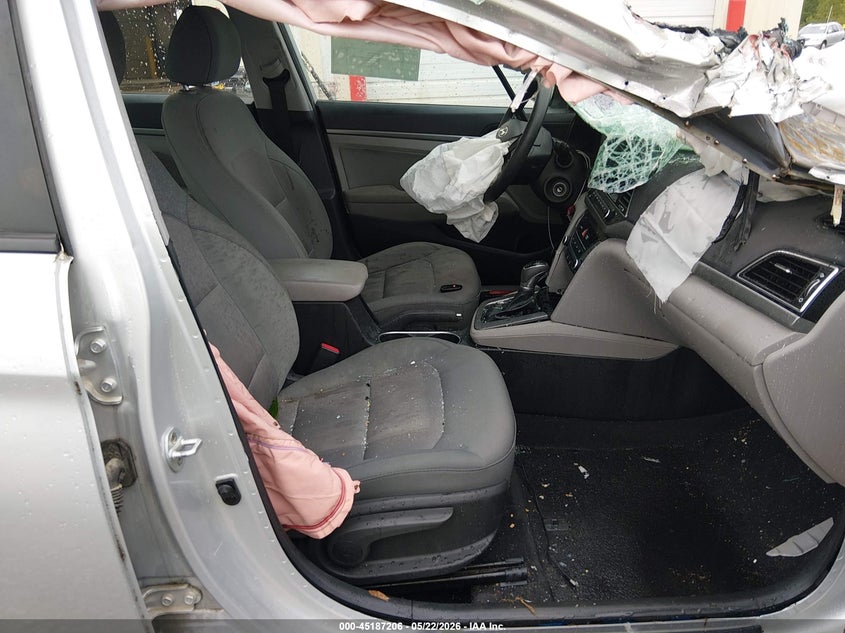 VIN 5NPD84LF0HH054737 2017 HYUNDAI ELANTRA SE