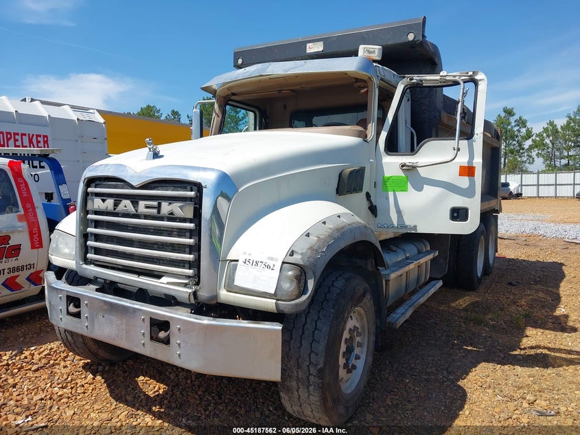 1M2AX04C1HM036106 2017 MACK GRANITE photo 1