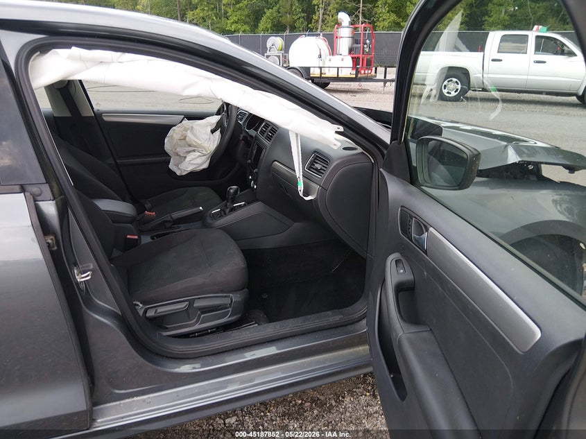 2016 VOLKSWAGEN JETTA auction photo 5