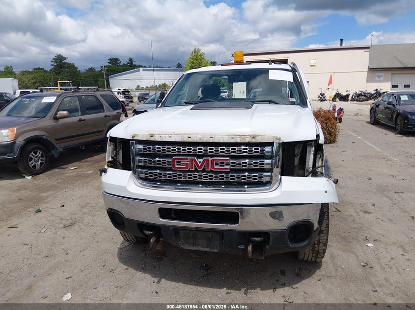1GT323C85CF201047 2012 Gmc SIERRA 3500Hd Sle white