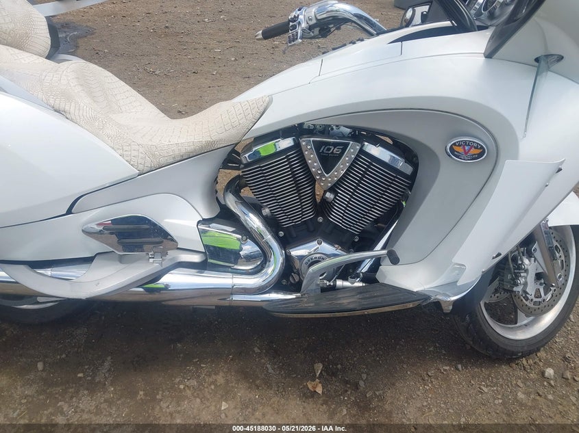 2010 Victory Motorcycles Vision Touring VIN: 5VPSD36D8A3001570 Lot: 45188030