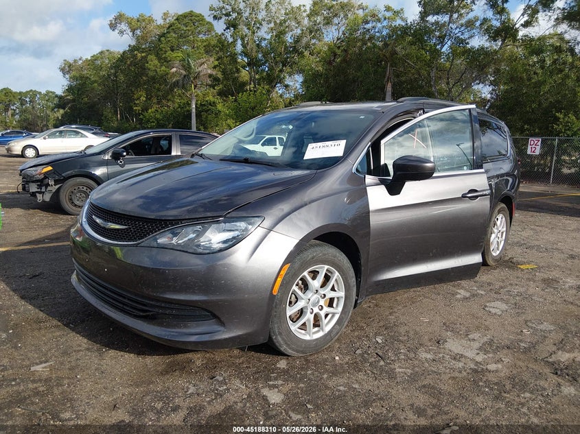 2020 CHRYSLER VOYAGER auction photo 2