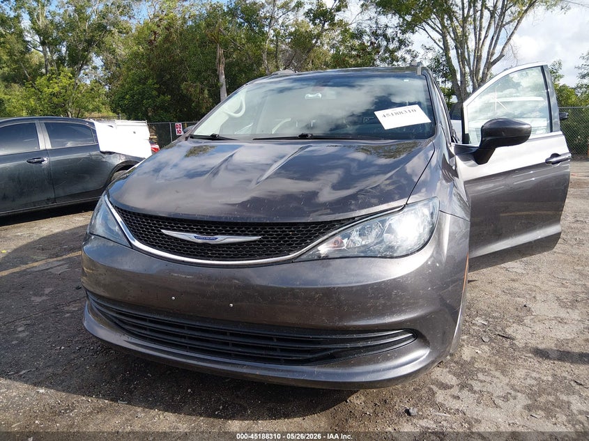 2020 CHRYSLER VOYAGER auction photo 6