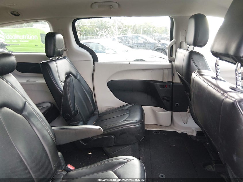 2020 CHRYSLER VOYAGER auction photo 8