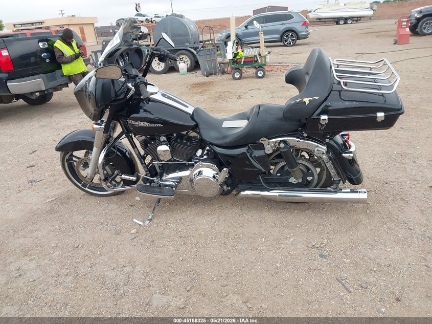 2014 Harley-Davidson Flhx Street Glide VIN: 1HD1KBM18EB704986 Lot: 45188325