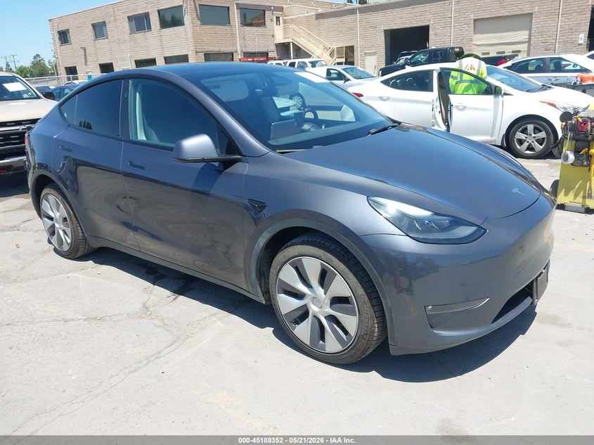 2023 TESLA MODEL Y  (VIN: 7SAYGDEE6PF926881)