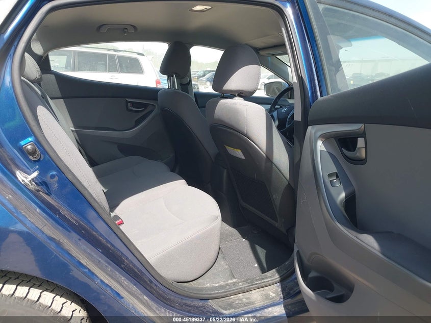 2016 HYUNDAI ELANTRA auction photo 8