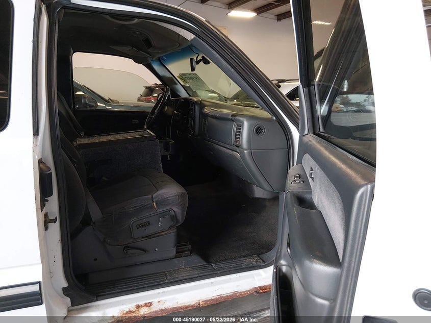 2001 CHEVROLET SILVERADO PICKUP 5.3L V-8 285HP