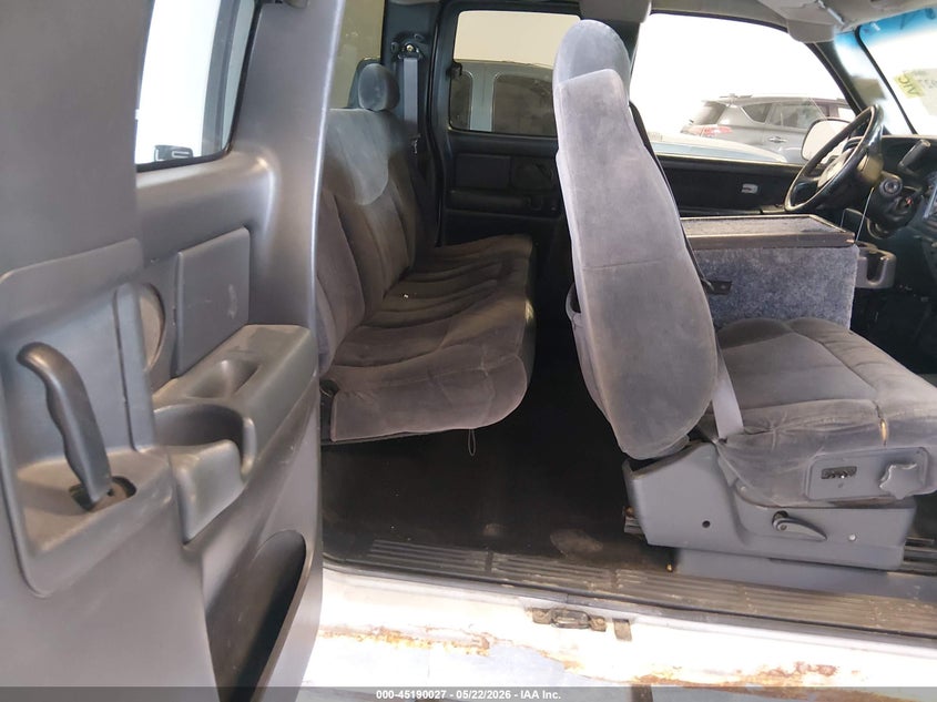 2001 CHEVROLET SILVERADO PICKUP 5.3L V-8 285HP
