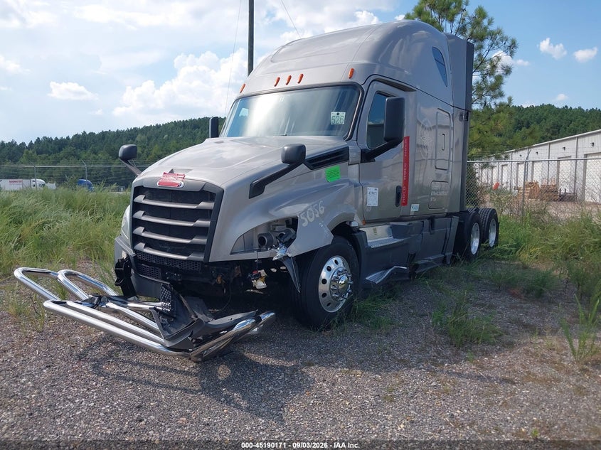 2020 FREIGHTLINER NEW CASCADIA 126 auction photo 2