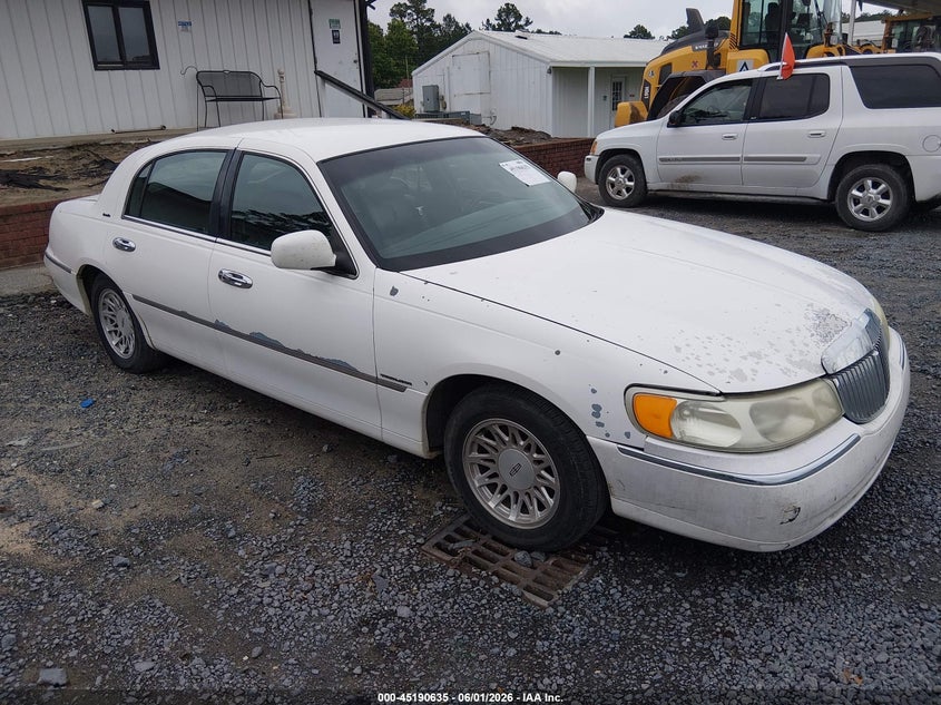 1999 Lincoln Town Car Executive