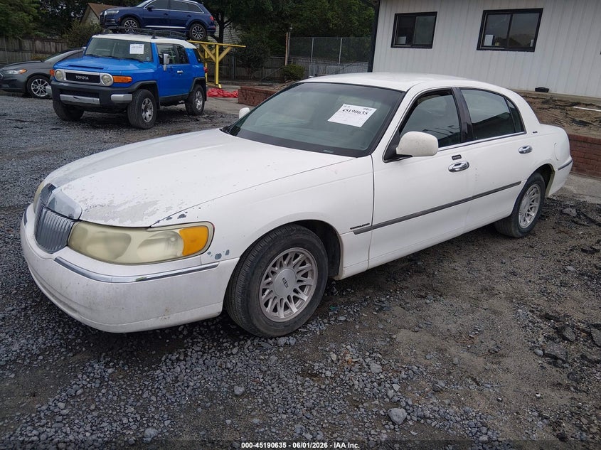 1999 LINCOLN TOWN CAR auction photo 2
