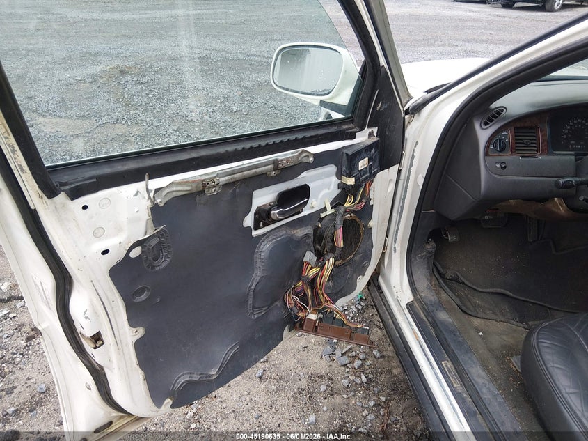 1999 LINCOLN TOWN CAR auction photo 6