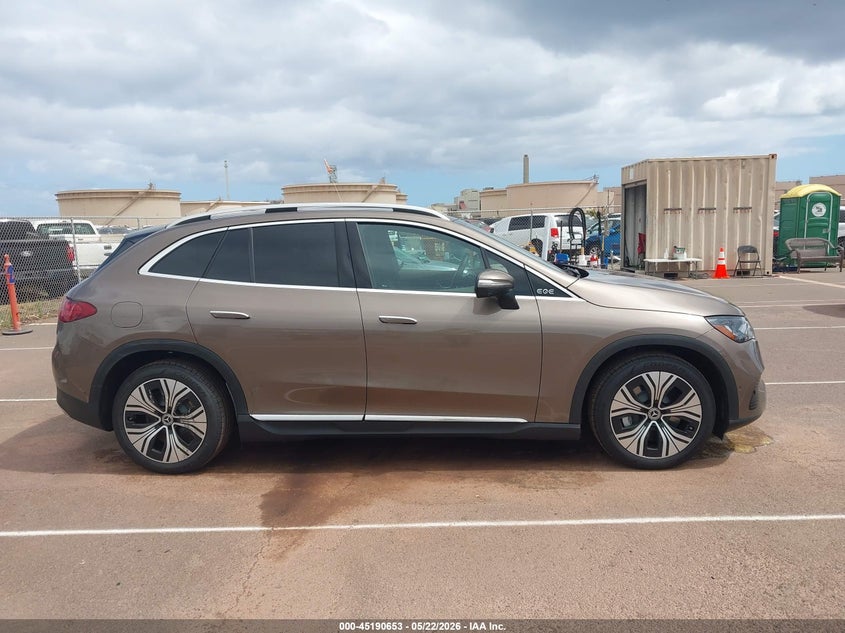 2026 MERCEDES-BENZ EQE 320+ SUV · Фото 13