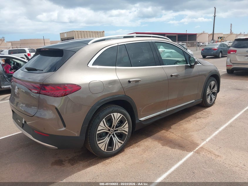2026 MERCEDES-BENZ EQE 320+ SUV · Фото 4