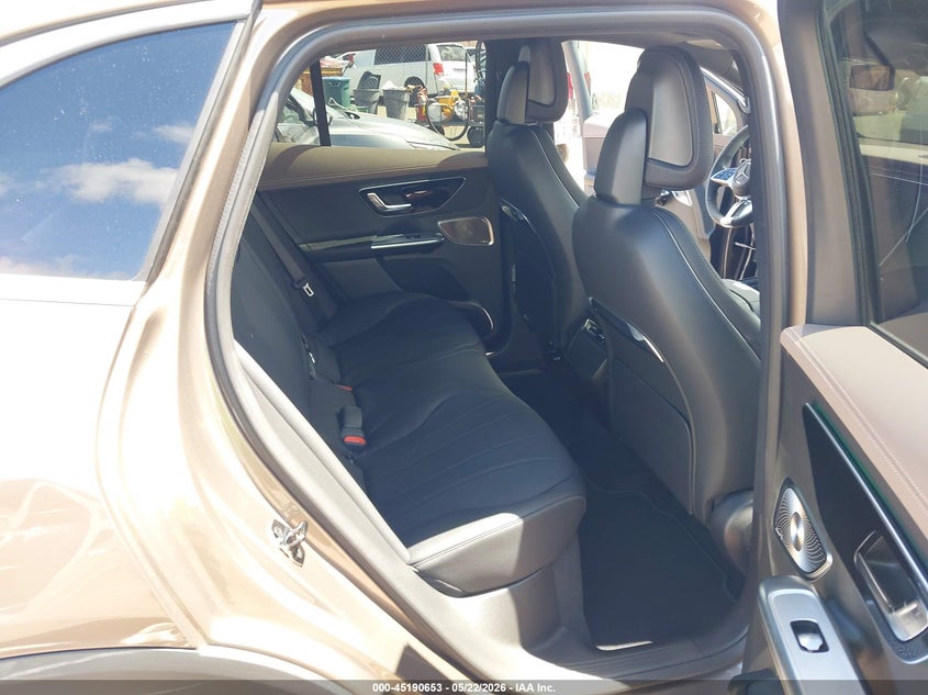 2026 MERCEDES-BENZ EQE 320+ SUV · Фото 8