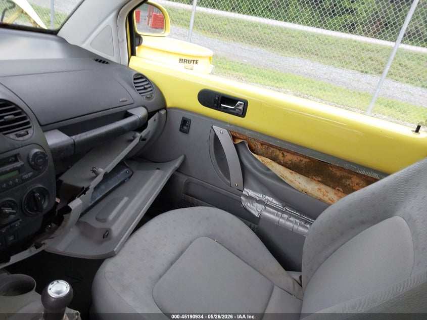 2000 Volkswagen New Beetle Gls 1.8L Turbo VIN: 3VWCD21C1YM464880 Lot: 45190934