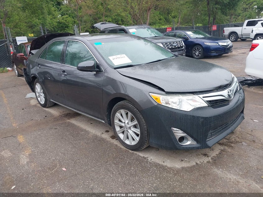 2014 TOYOTA CAMRY XLE