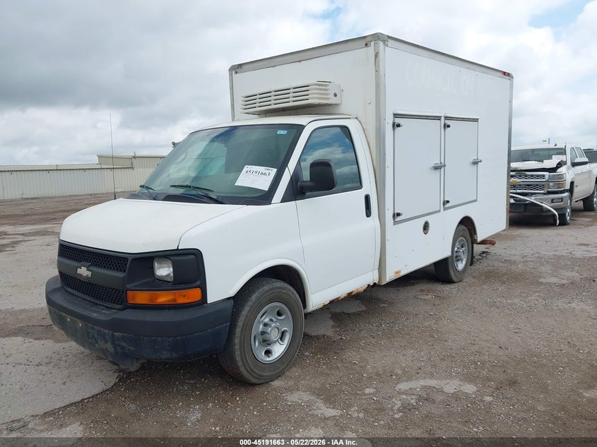 2007 Chevrolet Express Cutaway Work Van 1GBHG31U271193164 photo 1