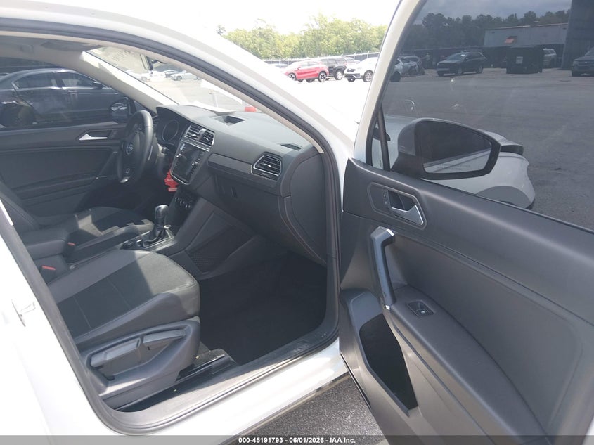 2020 VOLKSWAGEN TIGUAN 2.0T SE/2.0T SE R-LINE BLACK/2.0T SEL — Photo 5