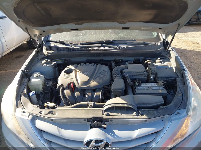 5NPEB4AC1CH371627 2012 Hyundai Sonata 2.4 Gls silver