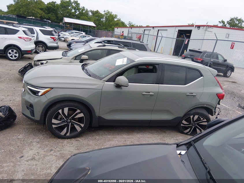 2023 Volvo Xc40 B5 Plus Bright Theme VIN: YV4L12UN9P2003230 Lot: 45192098