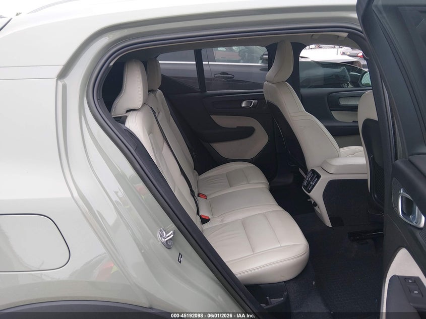 2023 Volvo Xc40 B5 Plus Bright Theme VIN: YV4L12UN9P2003230 Lot: 45192098