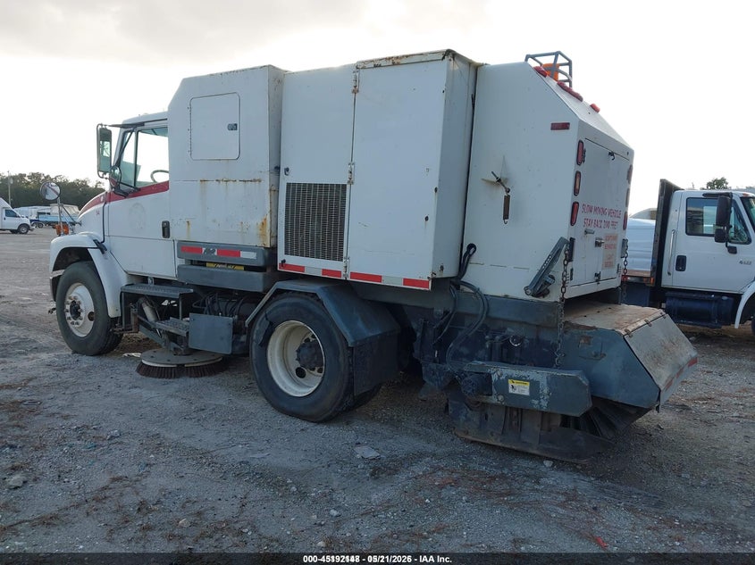 2002 FREIGHTLINER MEDIUM CONVENTIONAL auction photo 3