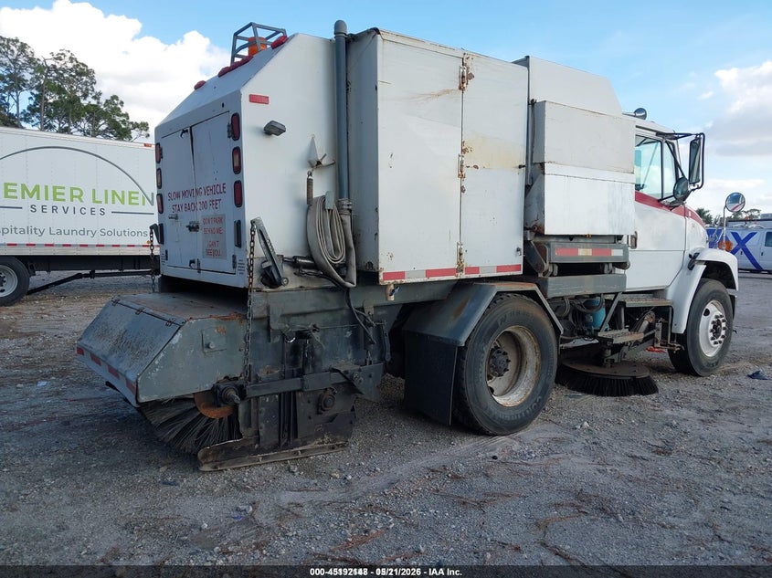 2002 FREIGHTLINER MEDIUM CONVENTIONAL auction photo 4
