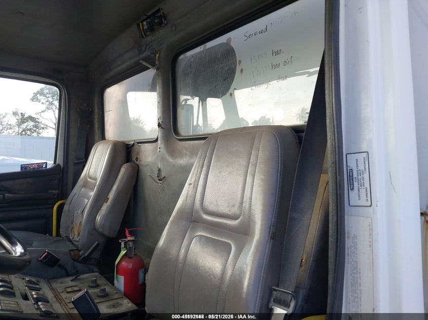 2002 FREIGHTLINER MEDIUM CONVENTIONAL auction photo 7