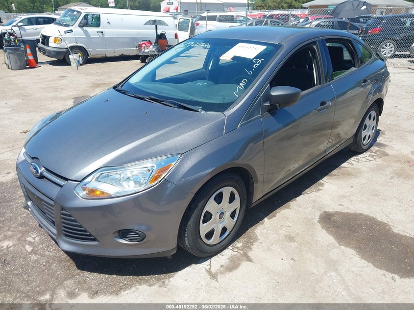 Vin: 1fahp3e26cl463215, lot: 45689980, ford focus s 20122