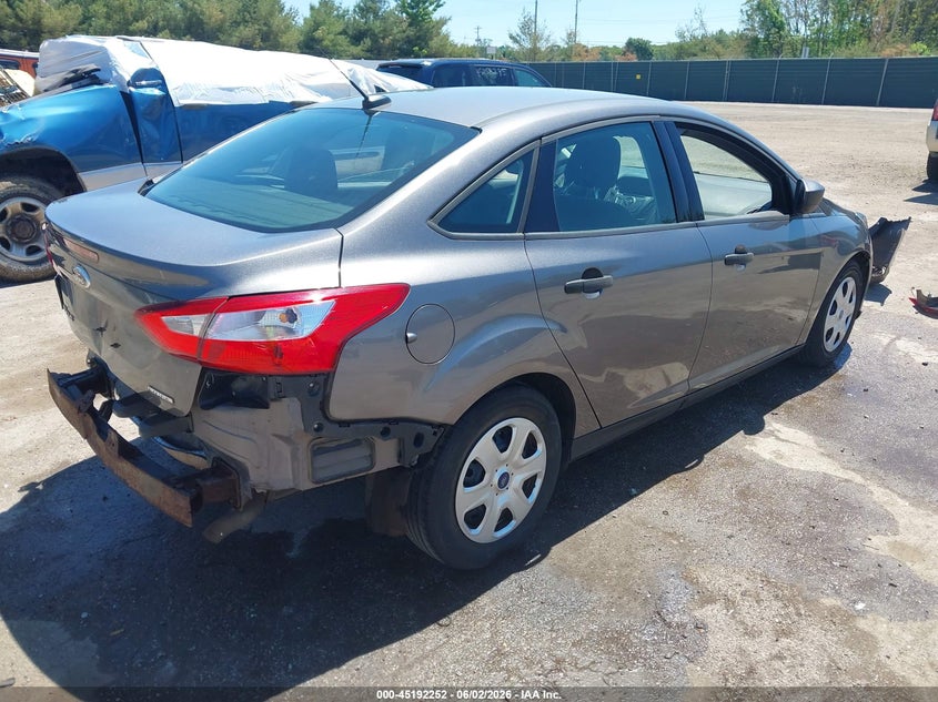 Vin: 1fahp3e26cl463215, lot: 45689980, ford focus s 20124