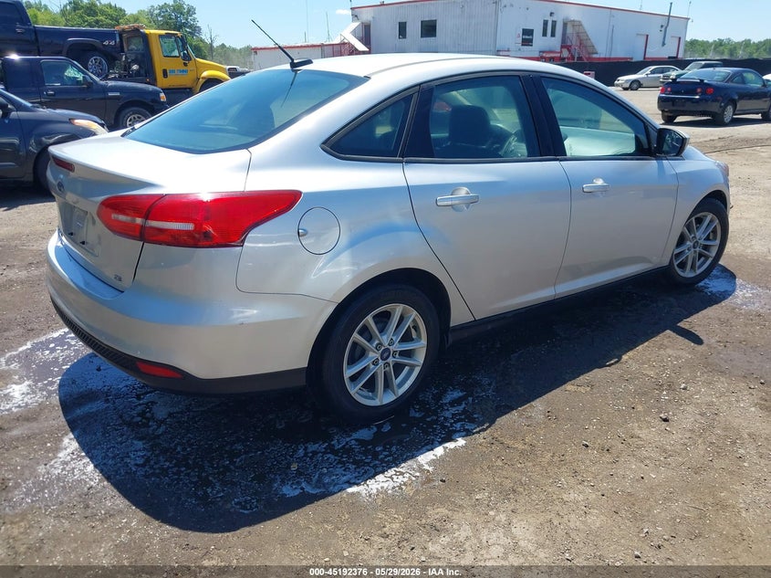 Vin: 1fadp3f22jl300443, lot: 45690104, ford focus se 20184