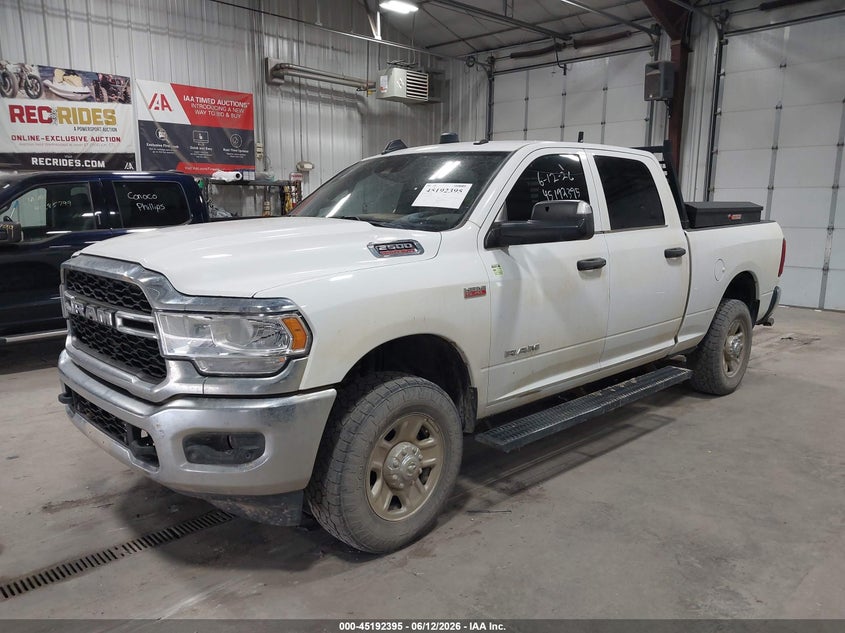 Vin: 3c6ur5cj2ng272021, lot: 45690123, ram 2500 tradesman  4x4 6'4 box 20222