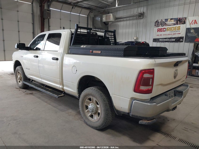 Vin: 3c6ur5cj2ng272021, lot: 45690123, ram 2500 tradesman  4x4 6'4 box 20223